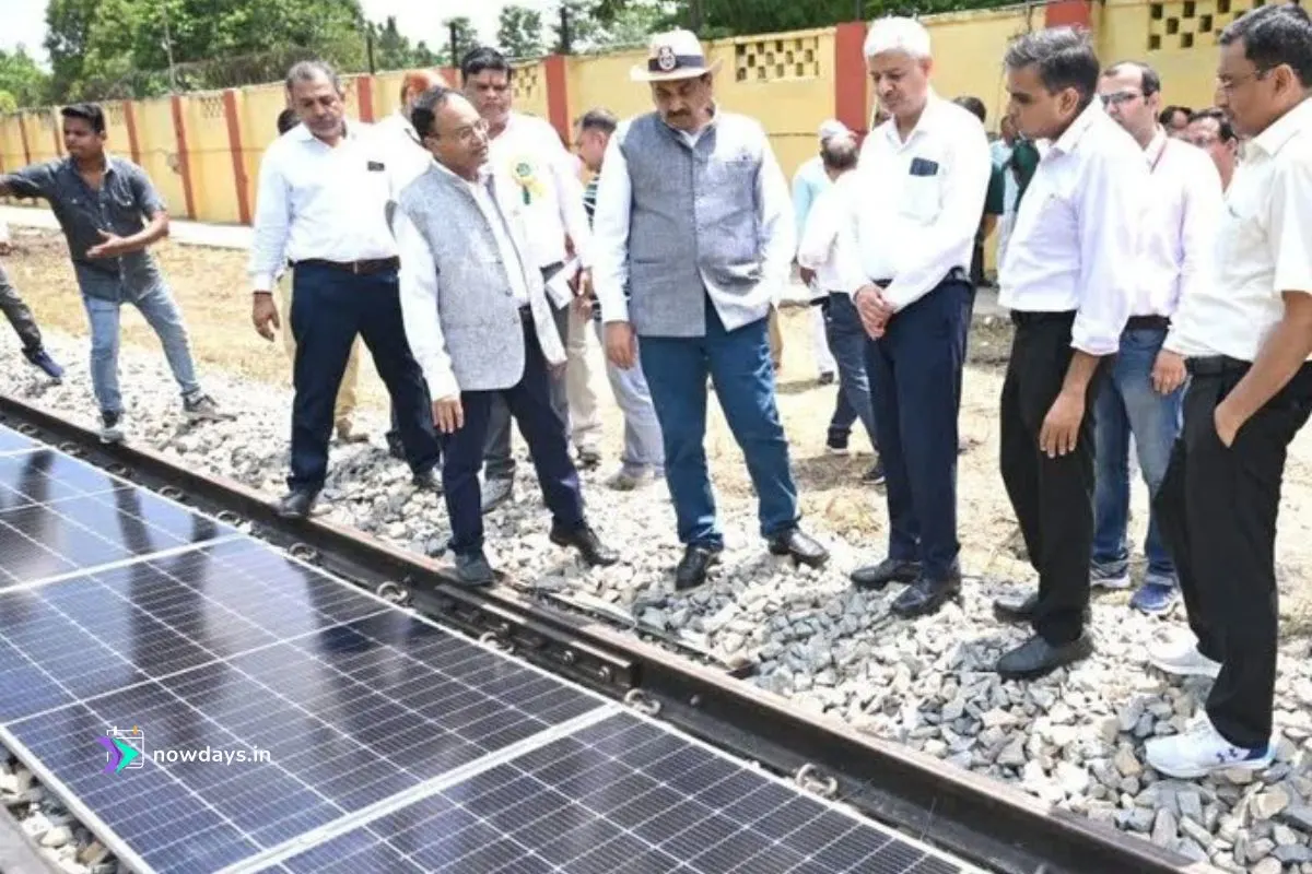 For the first time, Indian Railways has placed solar panels between active tracks at BLW Varanasi.